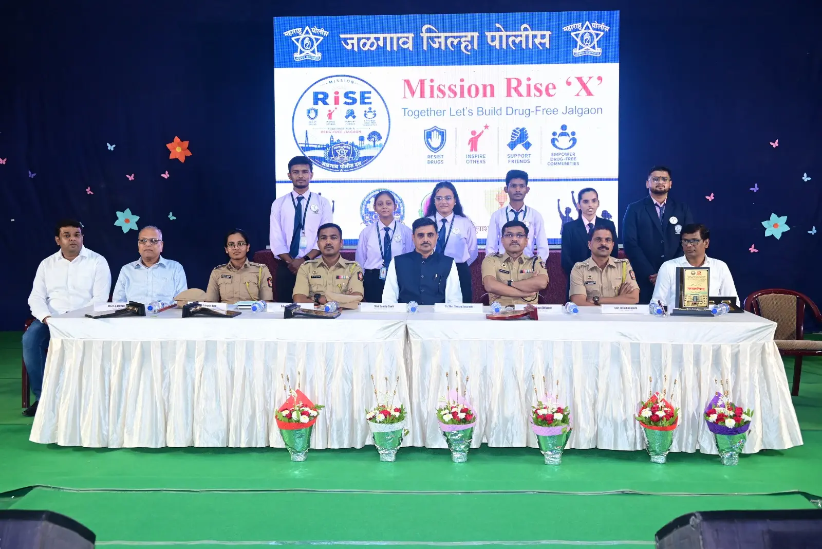 Initiative जळगाव पोलिसांचा ‘Mission RISE X’ उपक्रम! पोलीस अधीक्षक श्रीकांत धिवरे यांच्या मार्गदर्शनाखाली खानदेश एज्युकेशन सोसायटीच्या कॉलेज ऑफ इंजिनिअरिंग अँड मॅनेजमेंट, जळगाव येथे Mission RISE ‘X’ कार्यक्रम उत्साहात पार पडला. अमली पदार्थमुक्त जळगावच्या संकल्पासाठी पोलिसांचा पुढाकार!